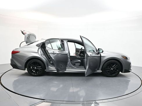 Used 2025 Toyota Camry SE image 50