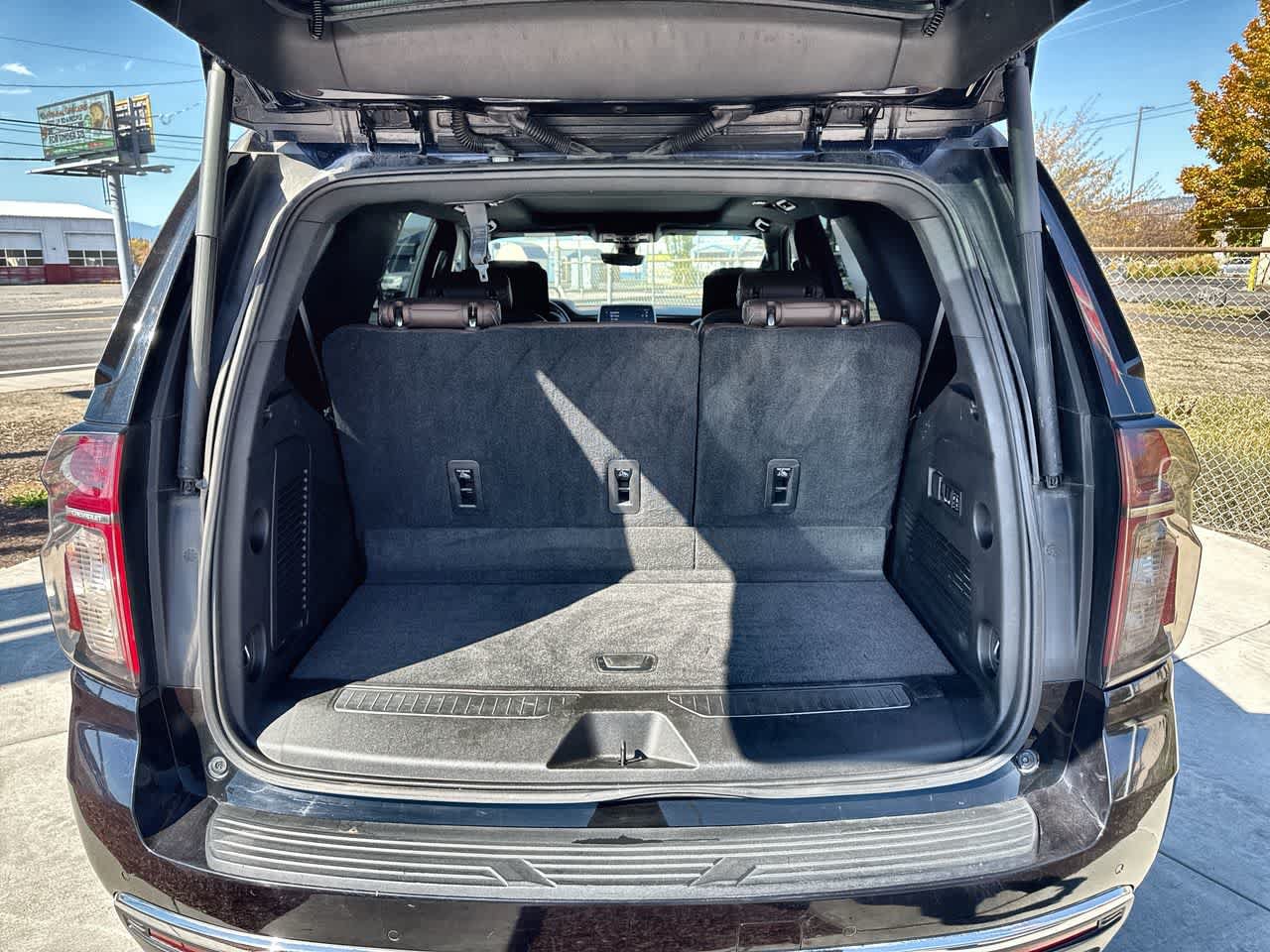Used 2021 Chevrolet Tahoe High Country w/ Premium Package AWD/4WD image 6