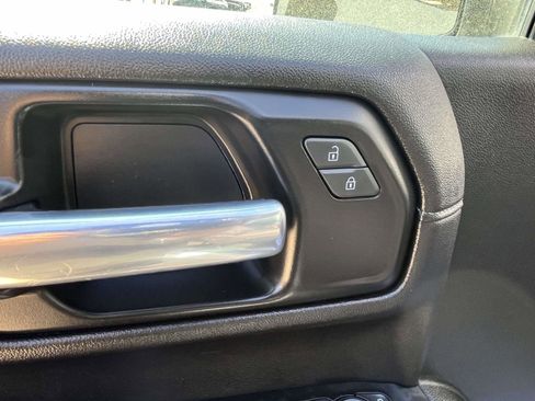 Used 2021 Chevrolet Silverado 1500 LT image 12