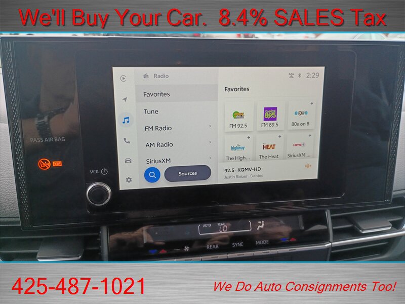 Used 2025 Toyota Sienna LE FWD image 36