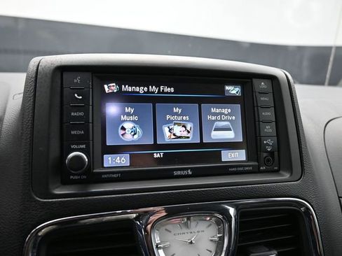 Used 2016 Chrysler Town & Country Touring-L w/ Driver Convenience Group image 24