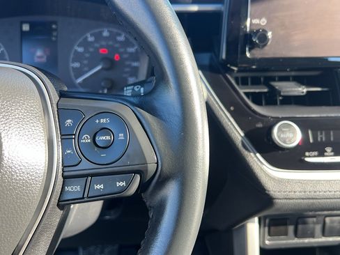 Used 2024 Toyota Corolla Cross LE image 31