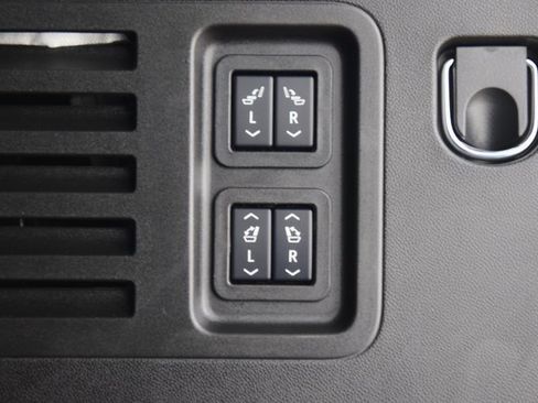 Used 2025 Chevrolet Traverse High Country image 26