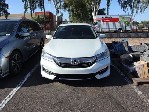 Used 2017 Honda Accord Hybrid Sedan image 2