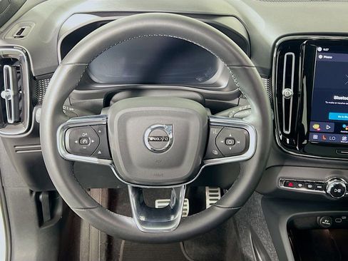 Used 2022 Volvo XC40 P8 Recharge Ultimate image 11