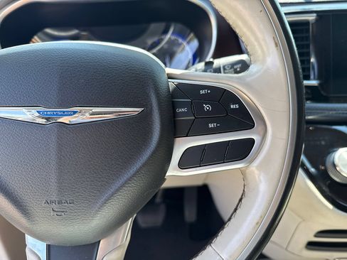 Used 2019 Chrysler Pacifica Limited FWD image 22