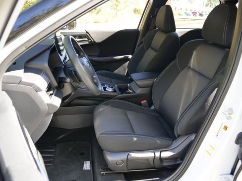 Used 2024 Mitsubishi Outlander ES image 3