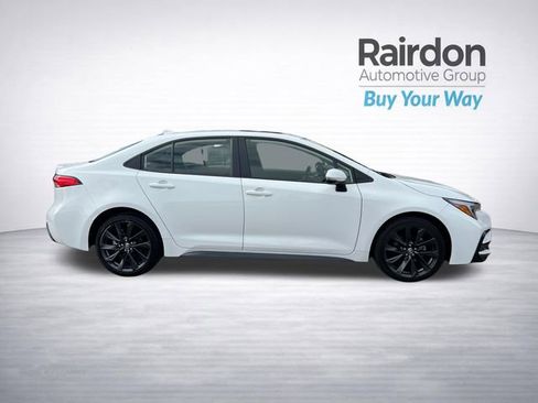 Used 2023 Toyota Corolla SE w/ SE Premium Package FWD image 8