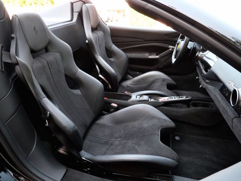 Used 2023 Ferrari F8 Tributo RWD image 32
