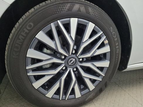 Used 2025 Nissan Altima 2.5 SV FWD image 31