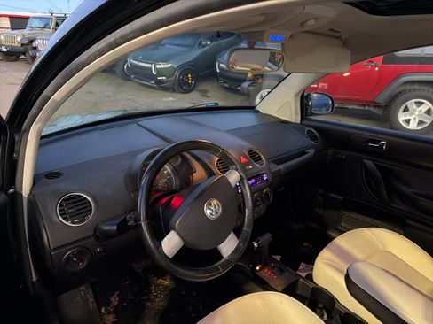 Used 2010 Volkswagen Beetle Coupe image 5