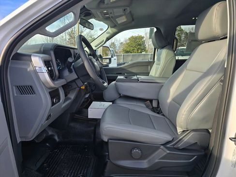 New 2026 Ford F450 XL w/ XL Chrome Package image 7
