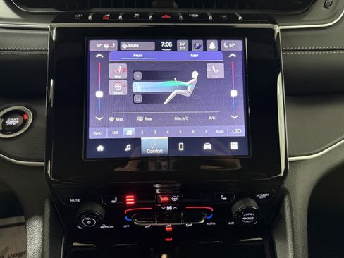 New 2025 Jeep Grand Cherokee L Laredo image 30