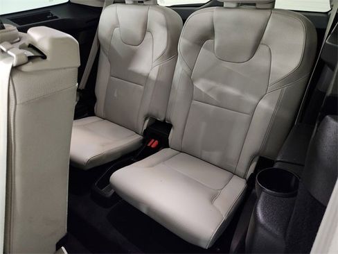 Used 2021 Volvo XC90 T6 Momentum w/ Advanced Package image 32