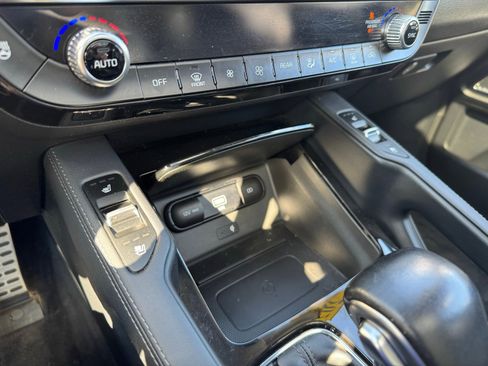 Used 2020 Kia Telluride SX w/ SX Prestige Package image 19