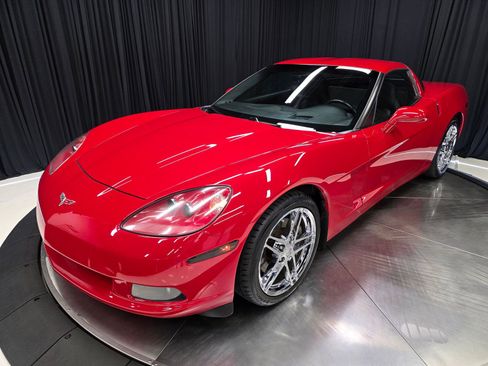 Used 2006 Chevrolet Corvette Coupe w/ Preferred Equipment Group RWD image 37