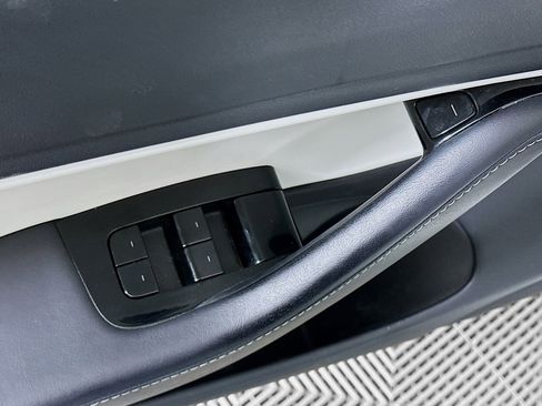 Used 2020 Tesla Model 3 Standard Range RWD image 15