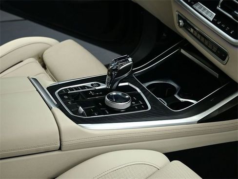 Used 2022 BMW X7 xDrive40i w/ Executive Package image 32