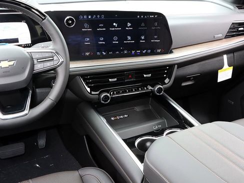 New 2026 Chevrolet Suburban High Country AWD/4WD image 19