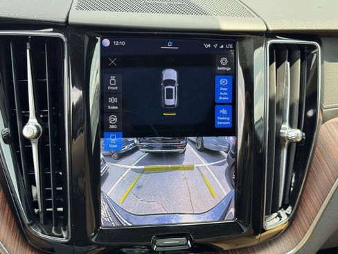 Used 2023 Volvo XC60 B5 Ultimate w/ Climate Package AWD/4WD image 25