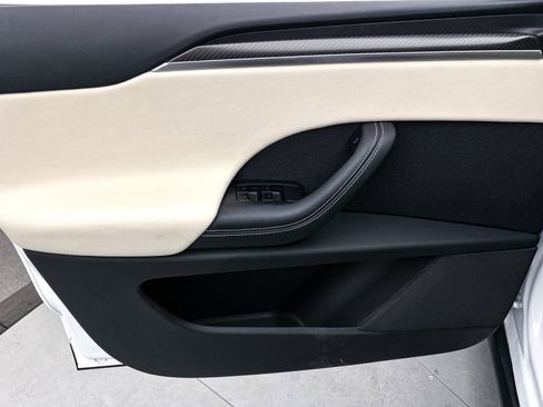 Used 2022 Tesla Model X Plaid image 18