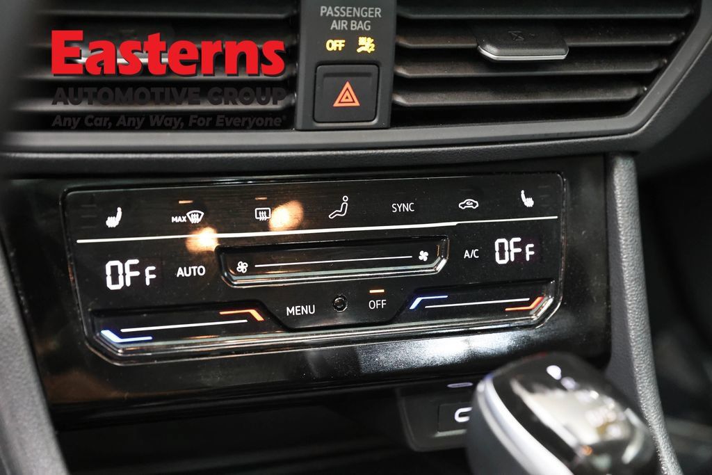 Used 2025 Volkswagen Jetta SE FWD image 19