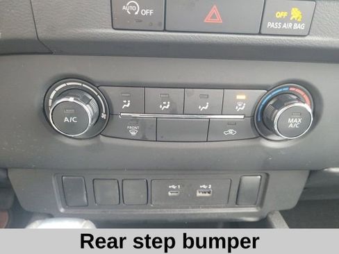 Used 2024 Nissan Frontier SV image 8