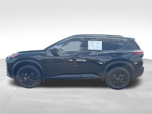 Used 2023 Nissan Rogue SV w/ SV Premium B Package FWD image 2