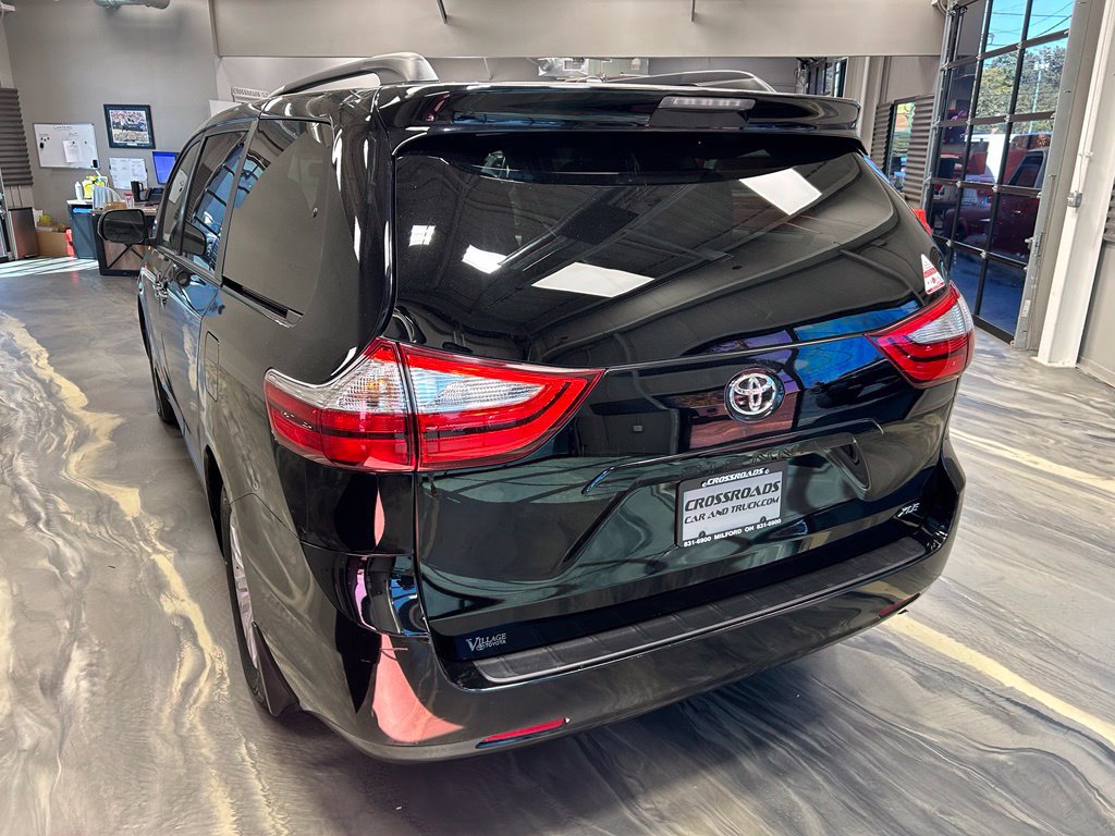 Used 2017 Toyota Sienna XLE FWD image 36