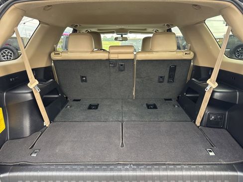 Used 2018 Toyota 4Runner SR5 Premium image 9