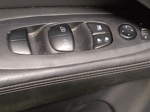 Used 2020 Nissan Pathfinder SV AWD/4WD image 27