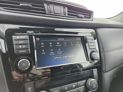 Used 2018 Nissan Rogue SL w/ Premium Package FWD image 8