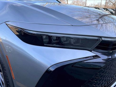 Used 2023 Toyota Crown Limited image 32