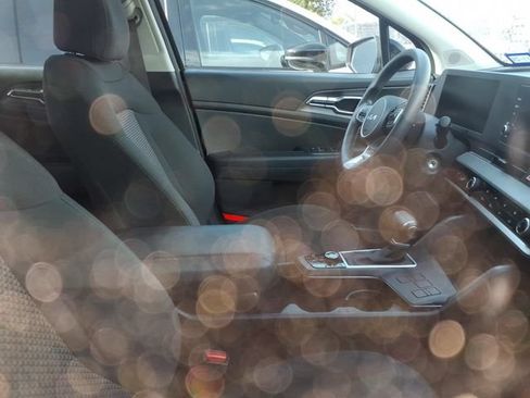 Used 2023 Kia Sportage LX FWD image 7
