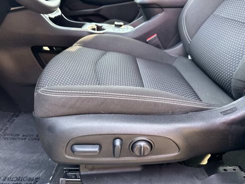 Used 2024 GMC Terrain SLE w/ Driver Convenience Package FWD image 18