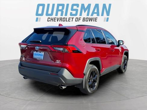 Used 2024 Toyota RAV4 XLE AWD/4WD image 3