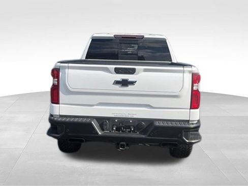 Used 2021 Chevrolet Silverado 1500 LT Trail Boss w/ Convenience Package II AWD/4WD image 4
