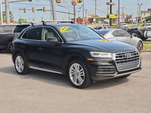 Used 2019 Audi Q5 2.0T Premium Plus w/ Premium Plus Package AWD/4WD image 2