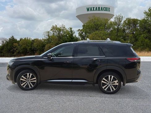 Used 2024 Nissan Pathfinder Platinum FWD image 4