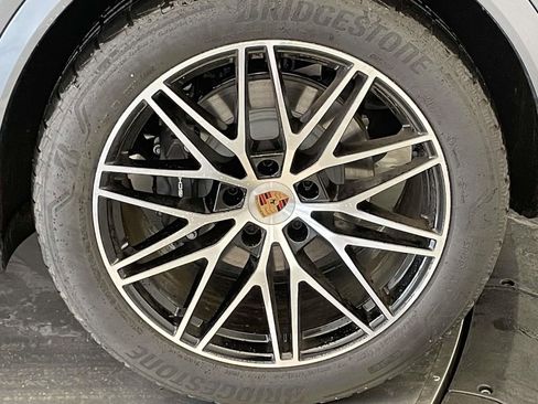 New 2026 Porsche Cayenne Coupe AWD/4WD image 12