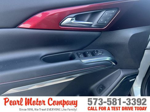 Used 2025 Chevrolet Traverse RS w/ LPO, Floor Liner Package AWD/4WD image 9