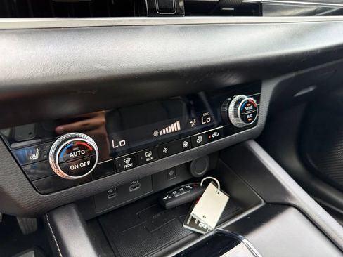 Used 2024 Mitsubishi Outlander SE Black Edition FWD image 21