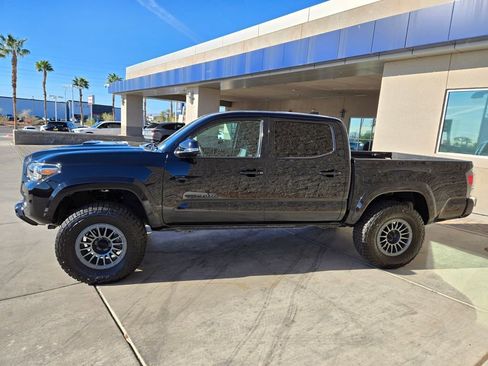 Used 2021 Toyota Tacoma TRD Sport w/ Technology Package image 3