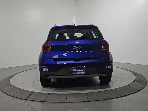 Certified 2025 Hyundai Venue SEL FWD image 4