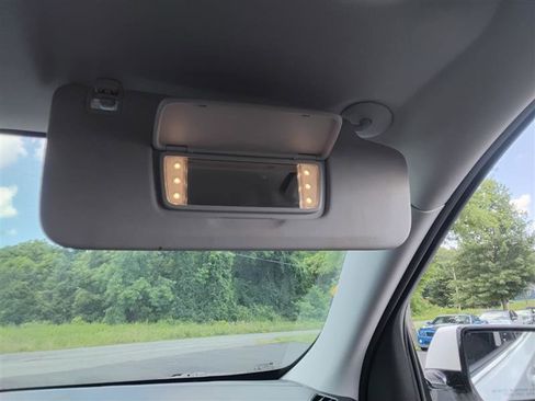 Used 2020 Chevrolet Traverse LT image 25