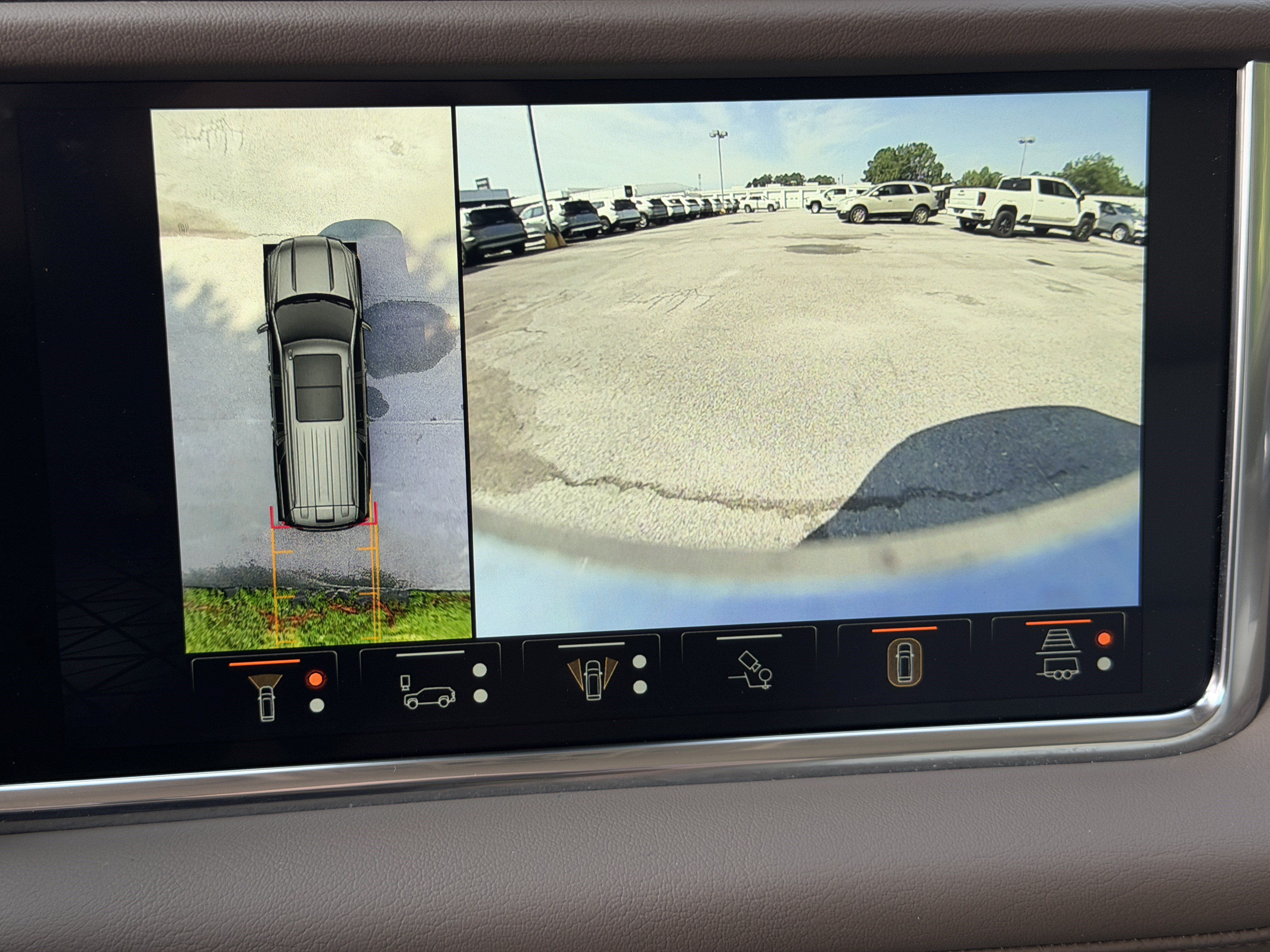 Used 2024 GMC Yukon Denali w/ Denali Reserve Package RWD image 25