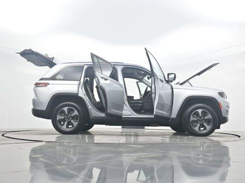 Used 2024 Jeep Grand Cherokee Limited 4xe image 43