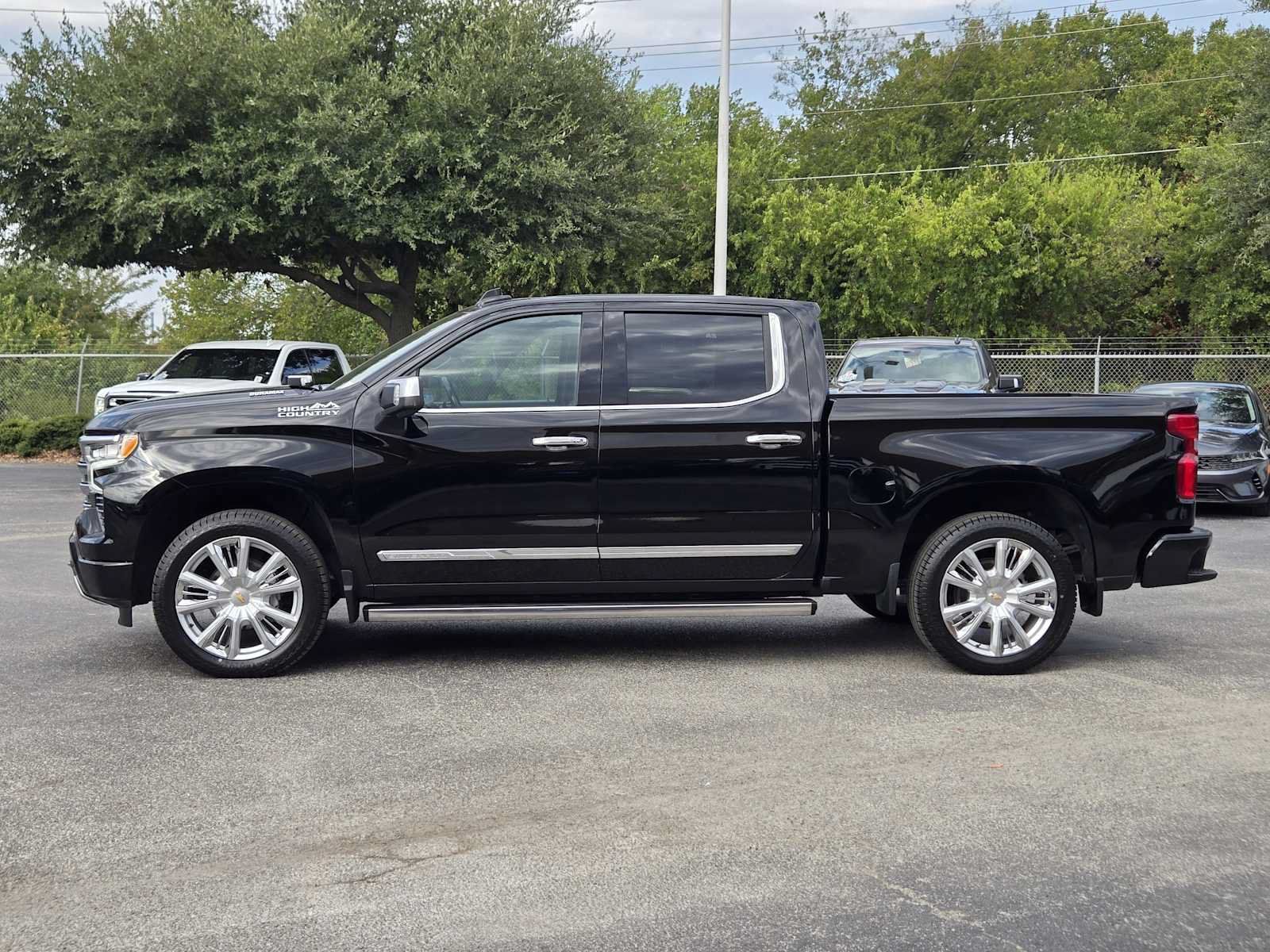 Certified 2024 Chevrolet Silverado 1500 High Country AWD/4WD image 4