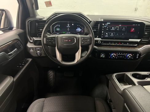 Used 2022 GMC Sierra 1500 Elevation w/ LPO, Elevation Black Package AWD/4WD image 17
