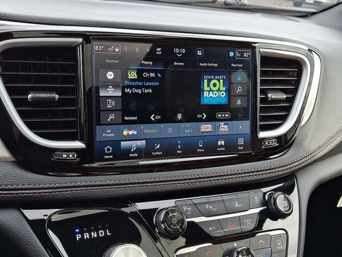 Used 2024 Chrysler Pacifica Pinnacle FWD image 17